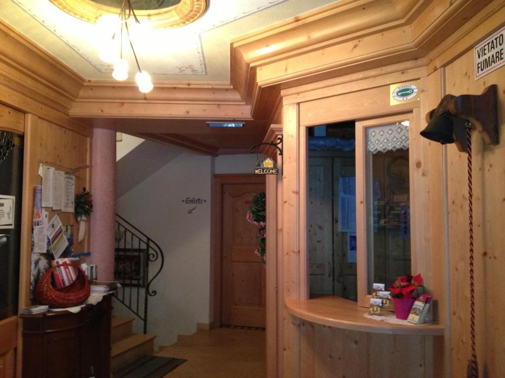 Albergo Centrale Canazei Ngoại thất bức ảnh